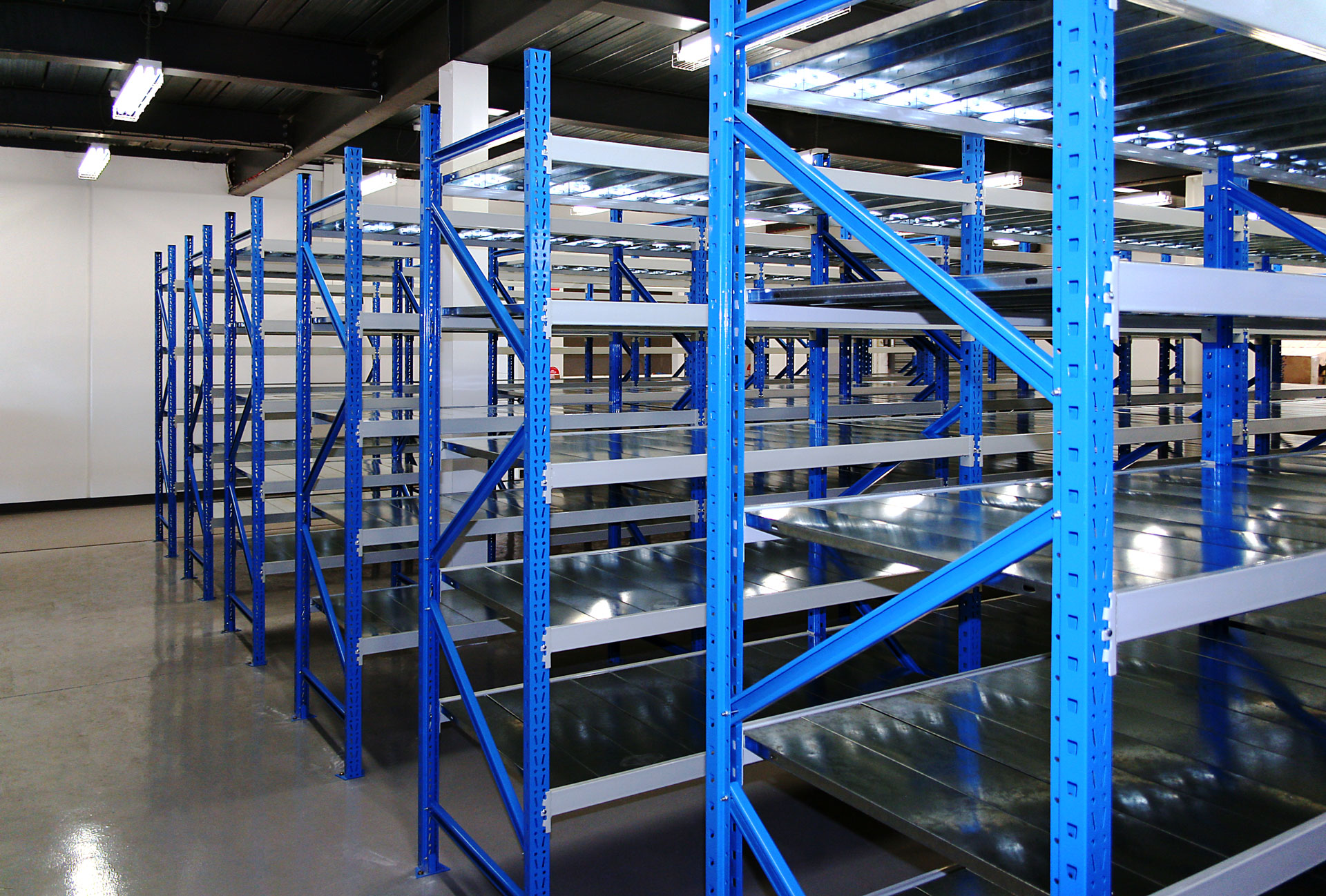 Emrack Long Span Shelving System in Storeroom setting